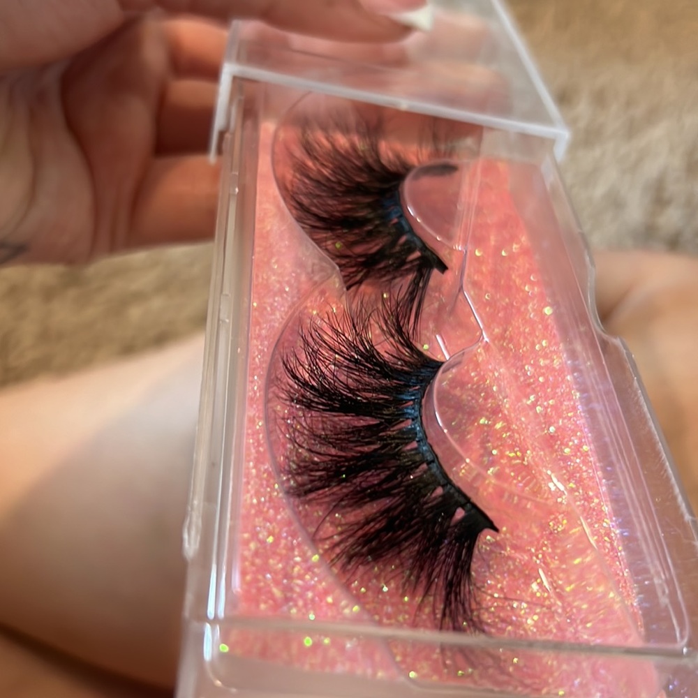 Lashes - Picture 2 of 2